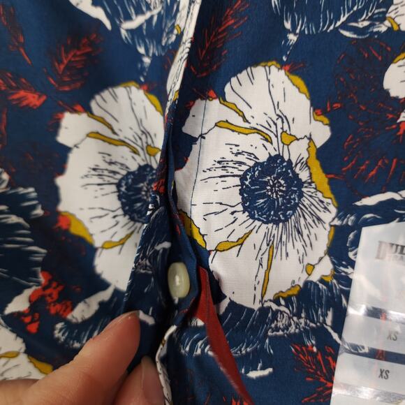 Duluth Wrinklefighter Tunic in Navy Sun Floral Size XS - Picture 5 of 9